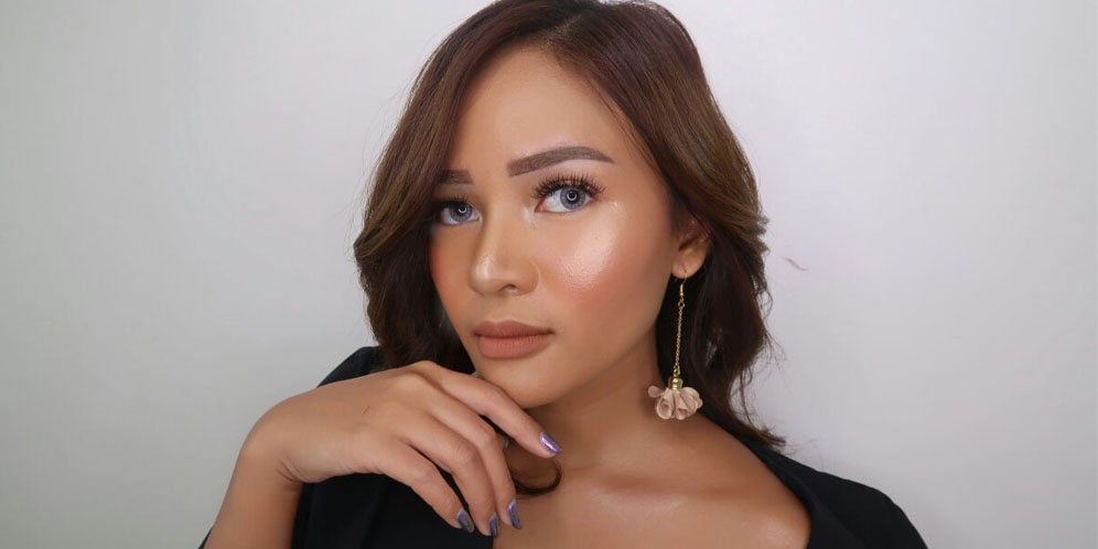 Dulu ke Kampus Tak Ada Ongkos, Sekarang Wanita Ini Sukses Jadi Beauty Vlogger thumbnail